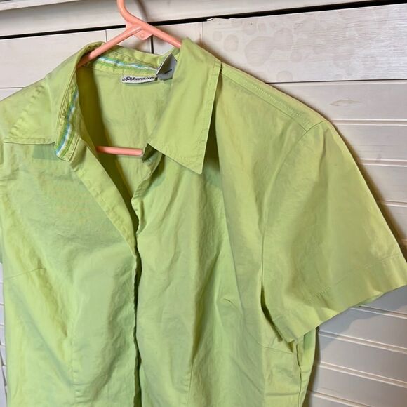 St. John’s Bay short sleeve button down shirt, size medium. - Picture 3 of 4